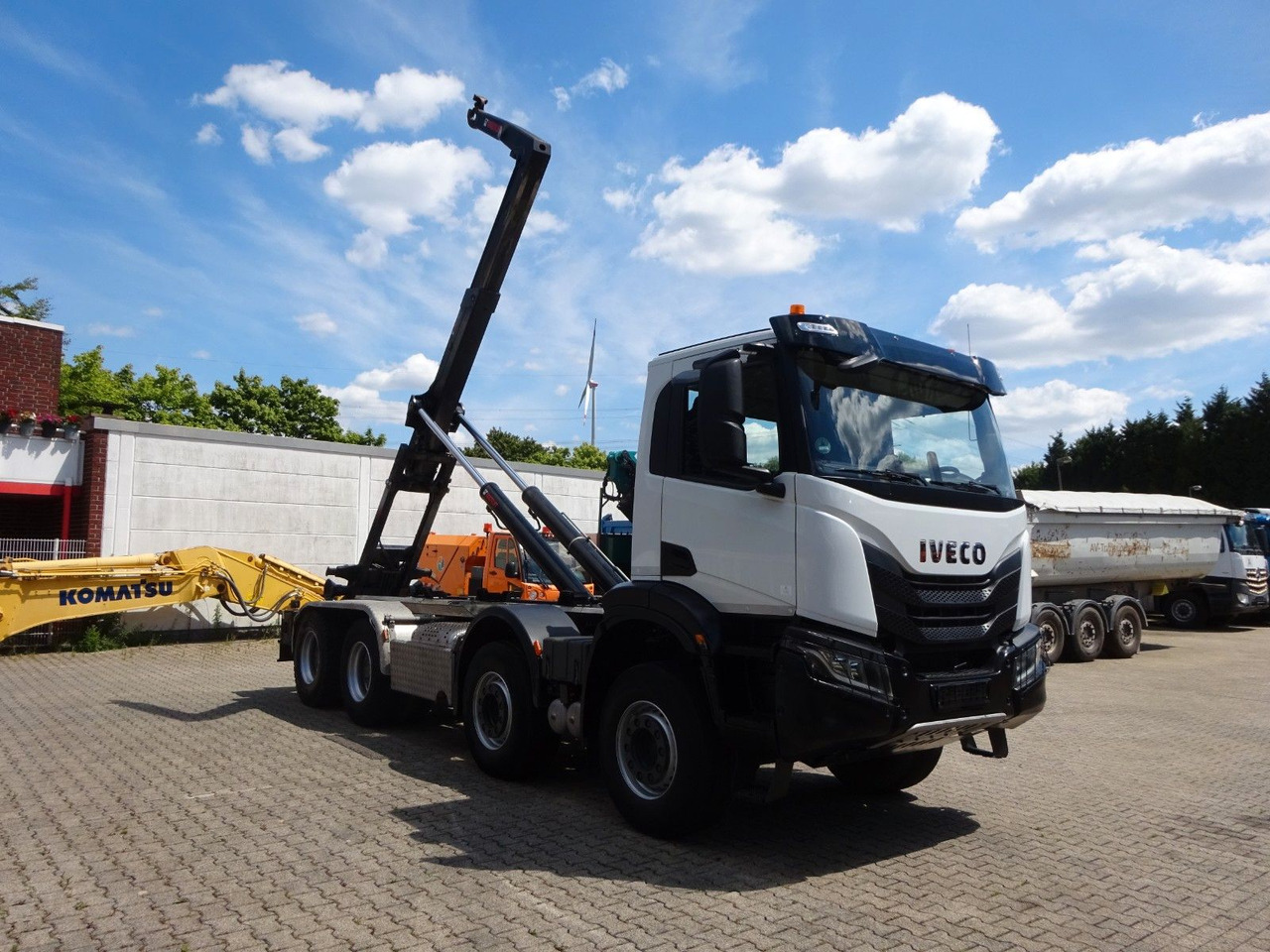 Hook lift truck Iveco X-WAY 480 HIAB ABROLLER 8x4