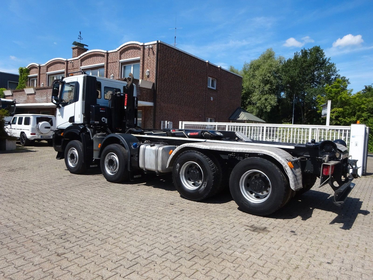 Hook lift truck Iveco X-WAY 480 HIAB ABROLLER 8x4