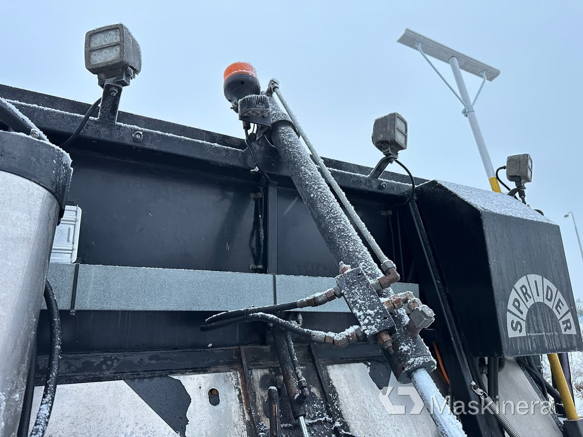 Hook lift truck Lastväxlare Volvo FH med sprider & flak