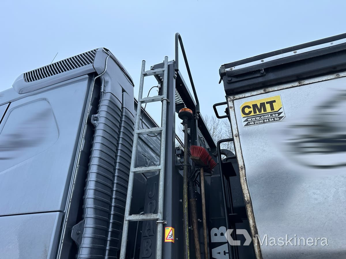 Hook lift truck Lastväxlare Volvo FH med sprider & flak
