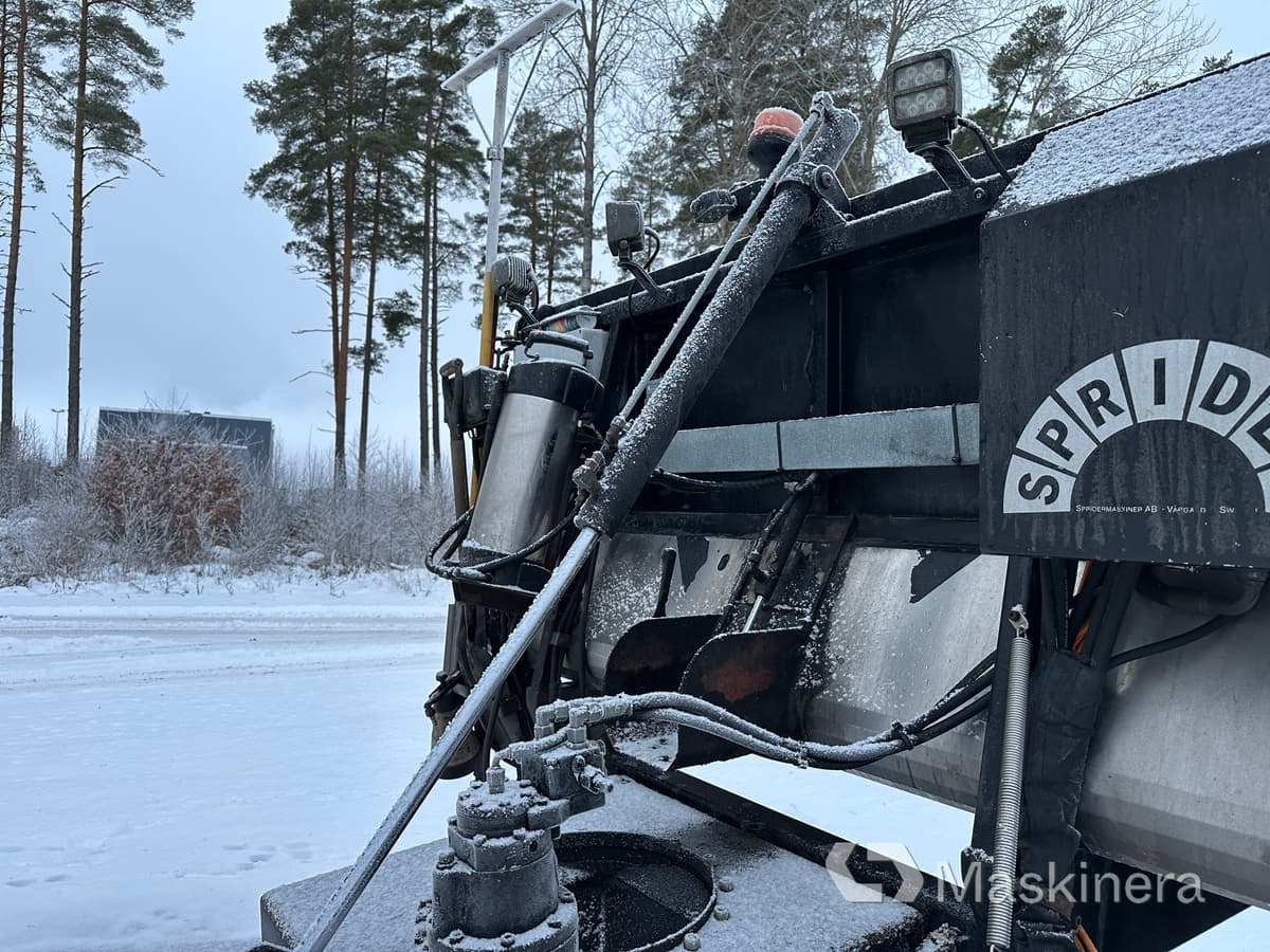 Hook lift truck Lastväxlare Volvo FH med sprider & flak