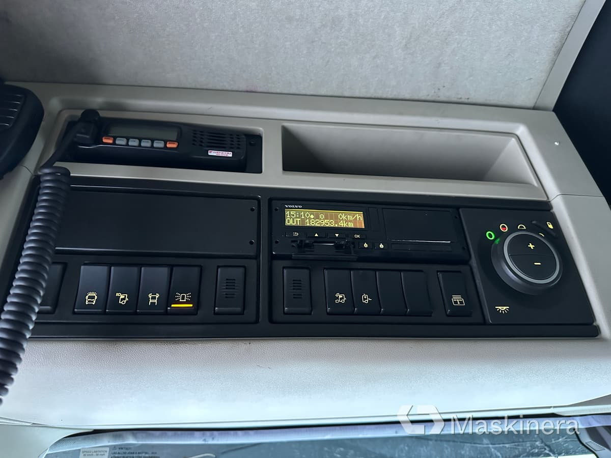 Hook lift truck Lastväxlare Volvo FH med sprider & flak