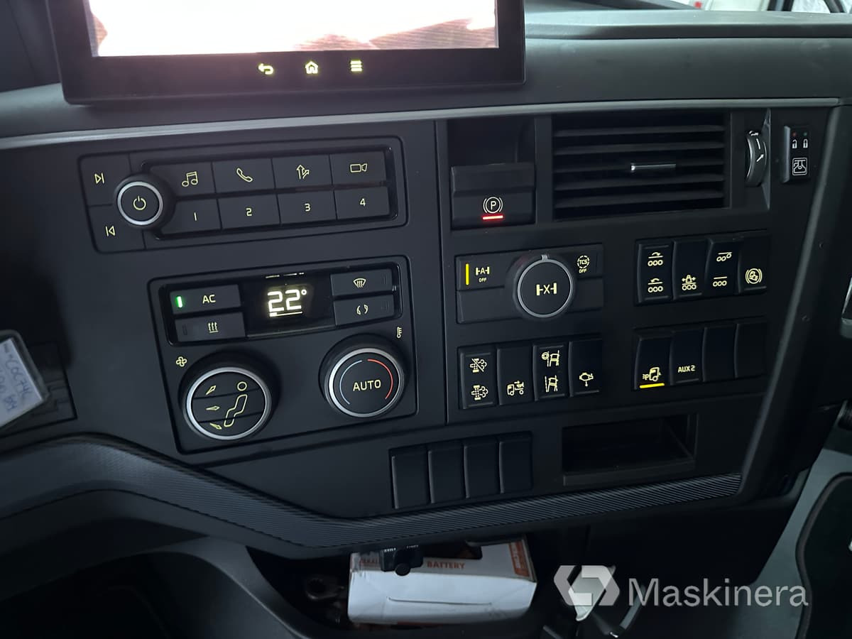 Hook lift truck Lastväxlare Volvo FH med sprider & flak