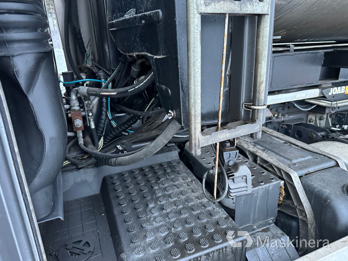 Hook lift truck Lastväxlare Volvo FH med sprider & flak