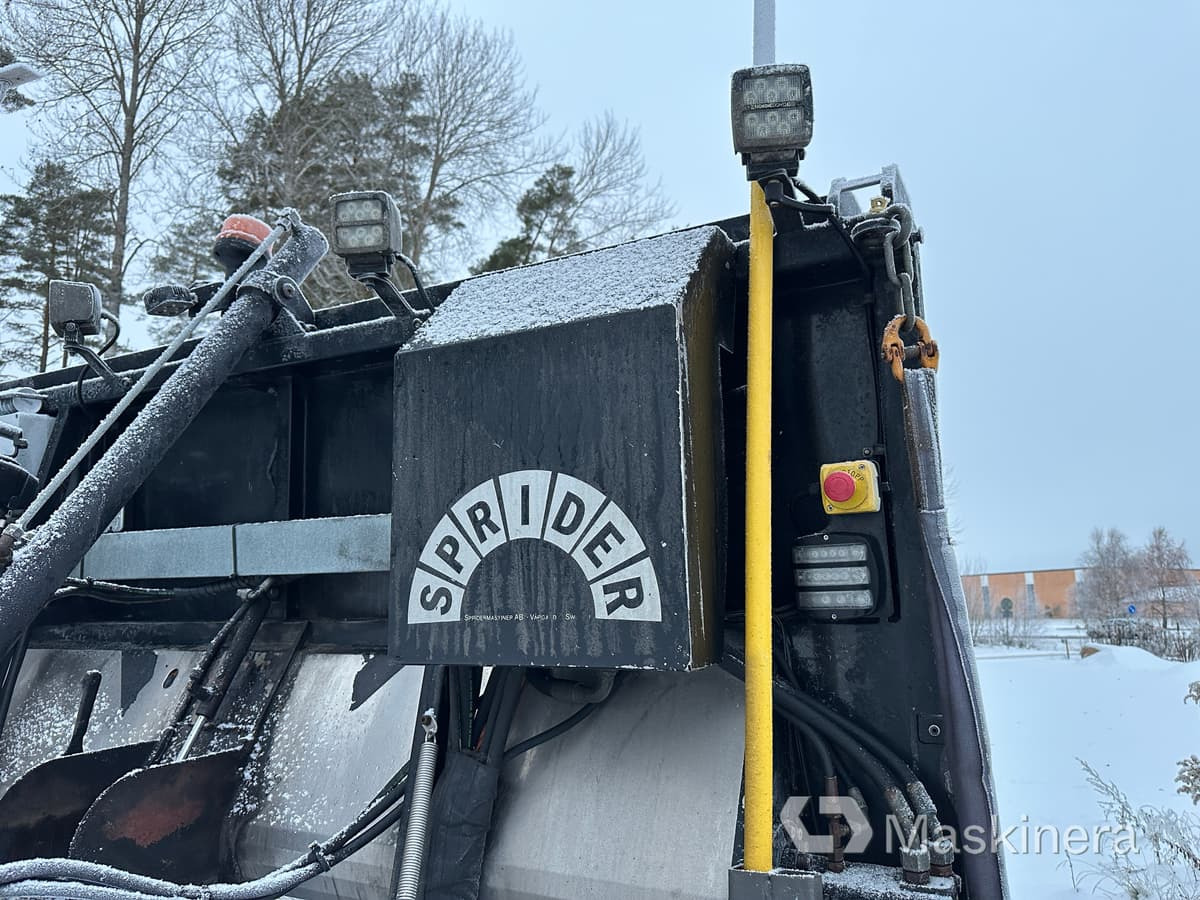Hook lift truck Lastväxlare Volvo FH med sprider & flak