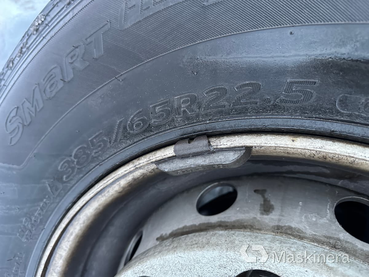 Hook lift truck Lastväxlare Volvo FH med sprider & flak