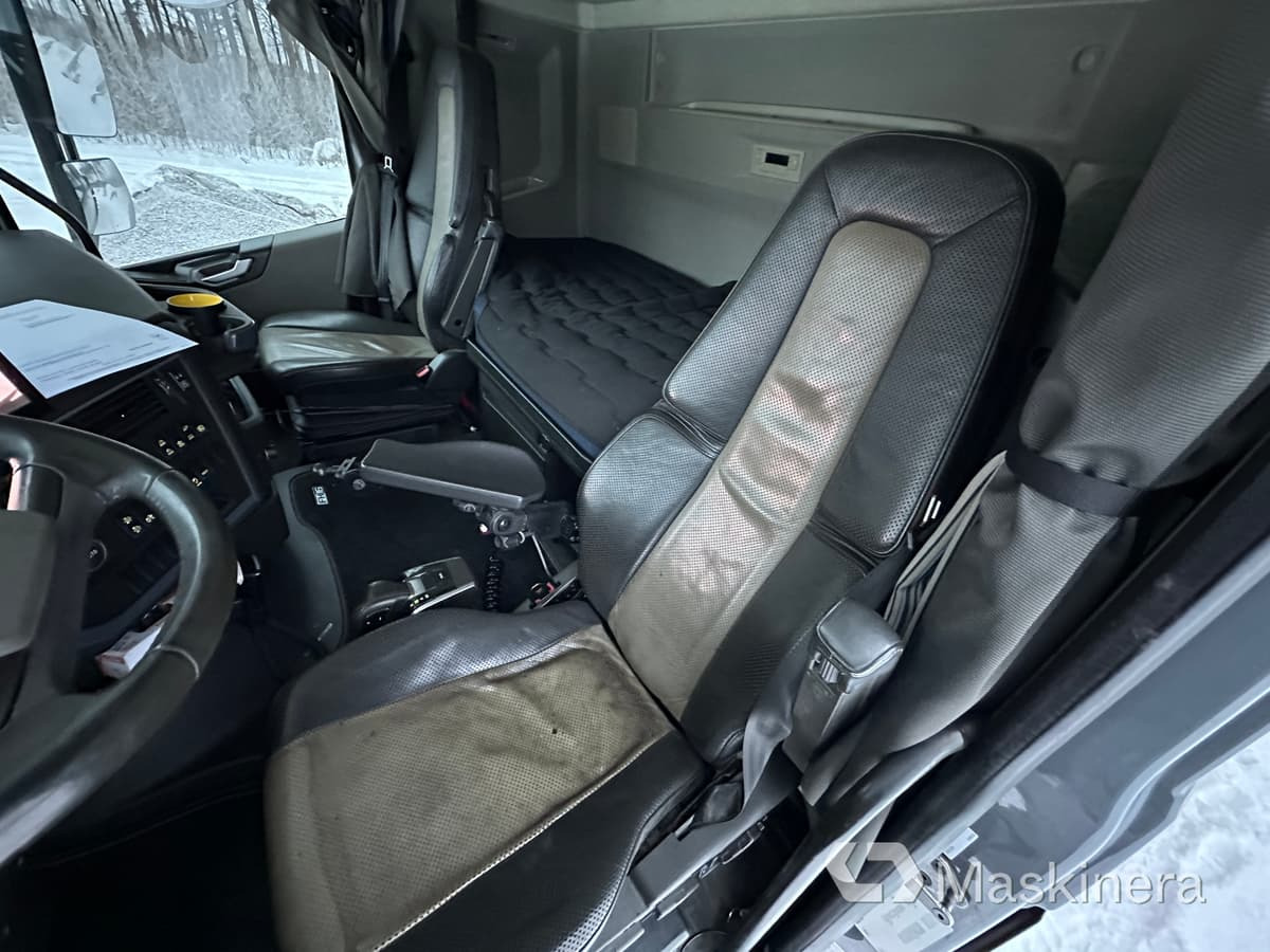 Hook lift truck Lastväxlare Volvo FH med sprider & flak