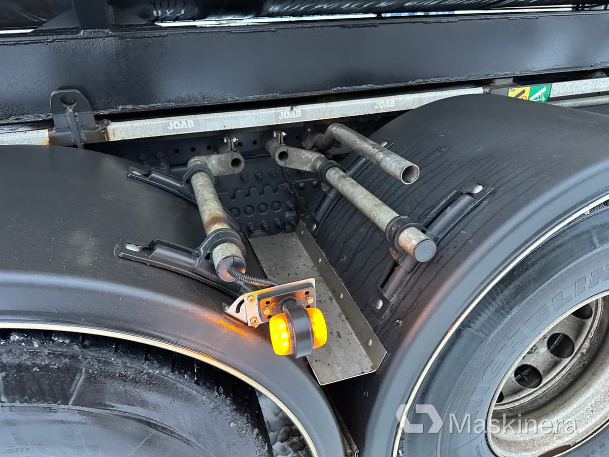 Hook lift truck Lastväxlare Volvo FH med sprider & flak