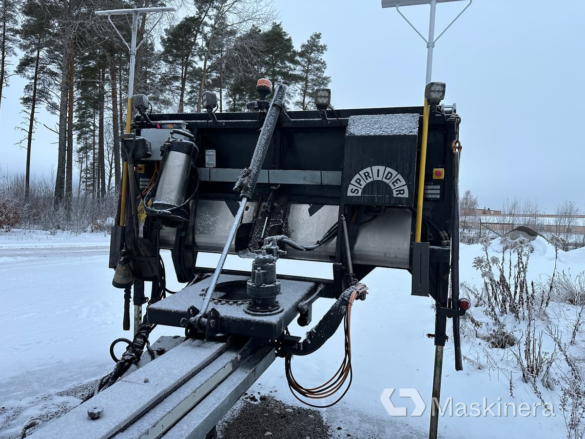 Hook lift truck Lastväxlare Volvo FH med sprider & flak