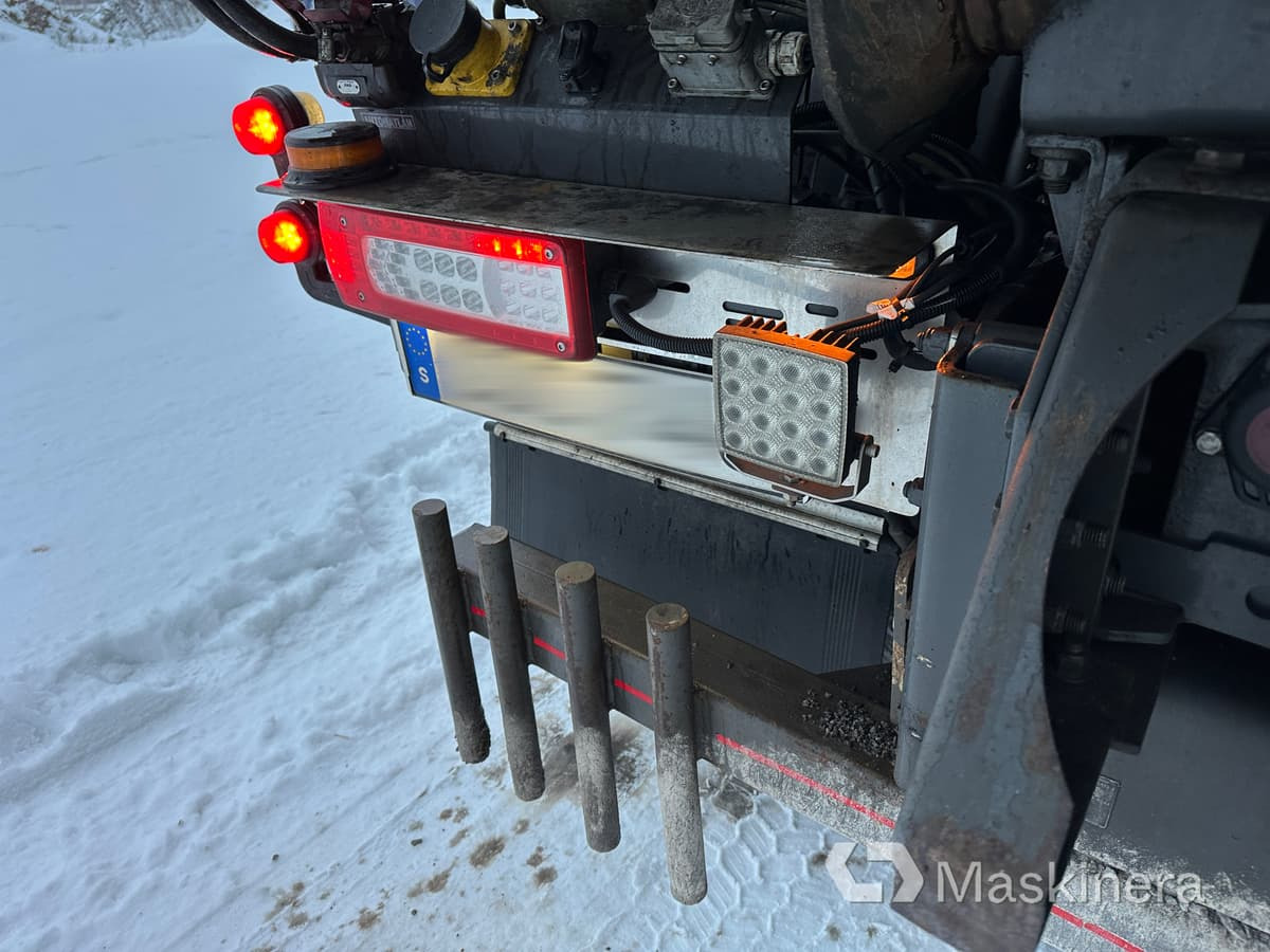 Hook lift truck Lastväxlare Volvo FH med sprider & flak