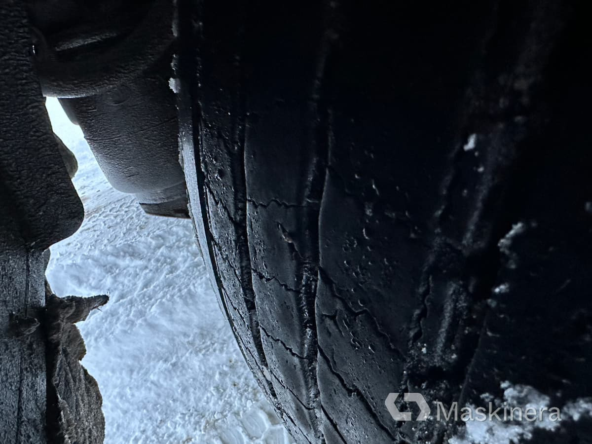 Hook lift truck Lastväxlare Volvo FH med sprider & flak