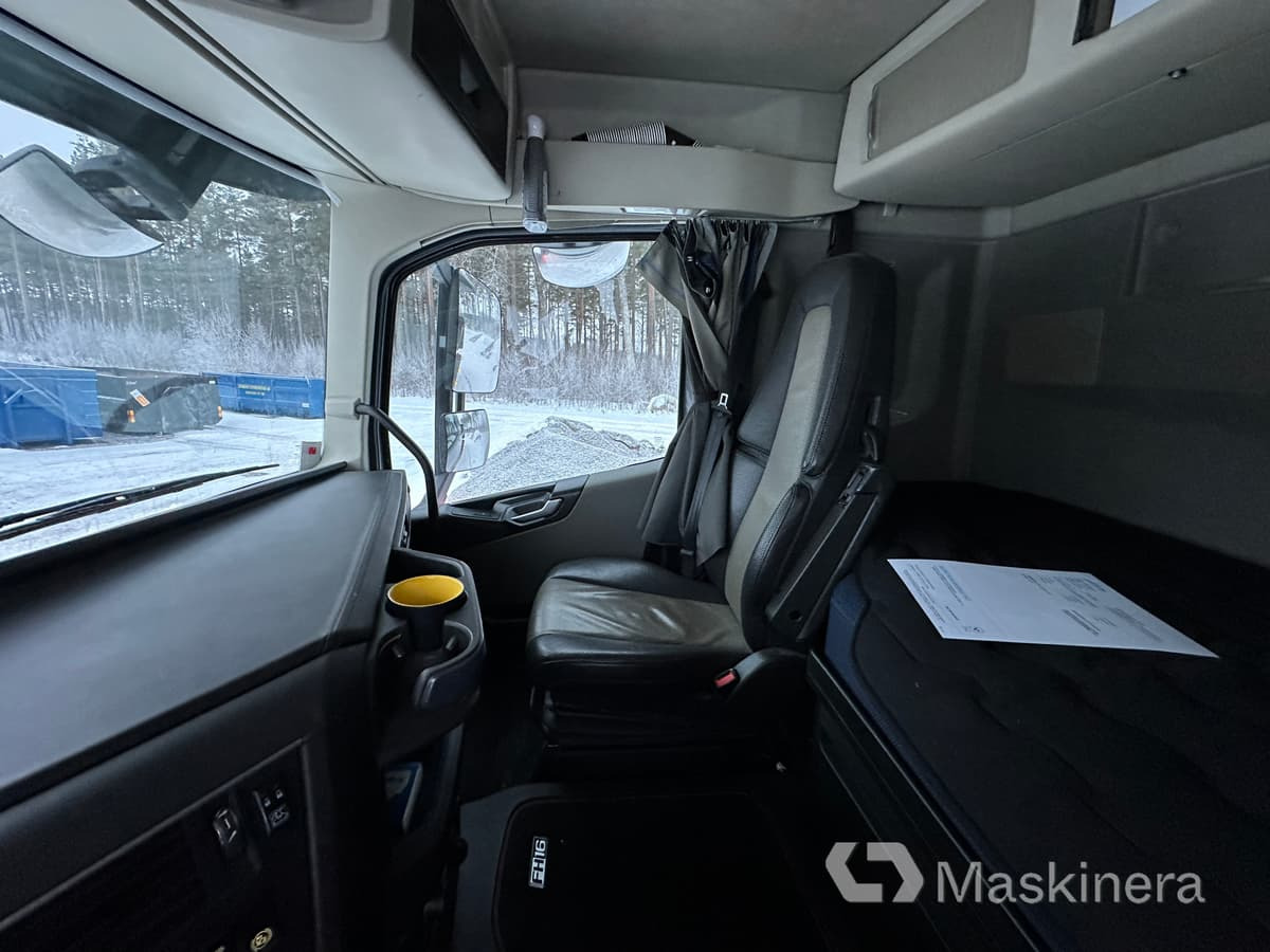 Hook lift truck Lastväxlare Volvo FH med sprider & flak