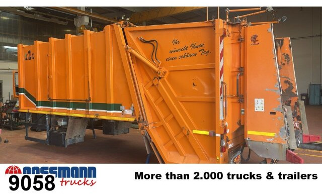 Hook lift truck M21X2C mit Zöller Schüttung