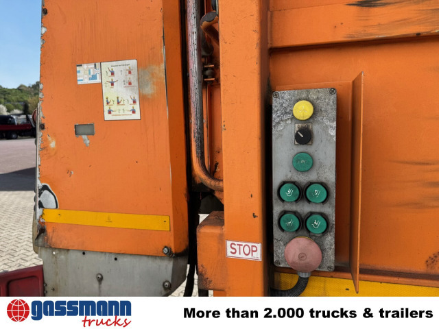 Hook lift truck M21X2C mit Zöller Schüttung