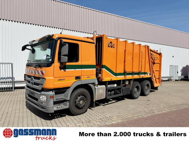 Hook lift truck M21X2C mit Zöller Schüttung