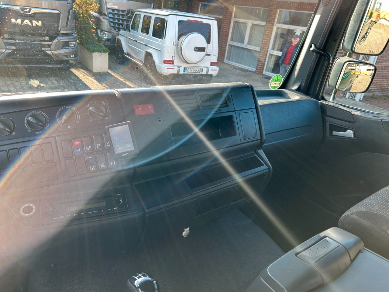 Hook lift truck MAN 12.250 Doppelkabine Abroller