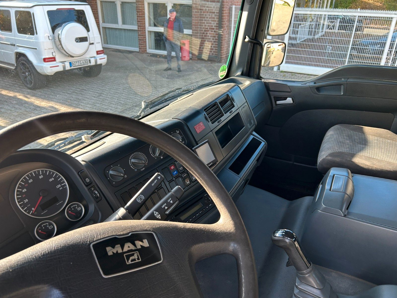 Hook lift truck MAN 12.250 Doppelkabine Abroller