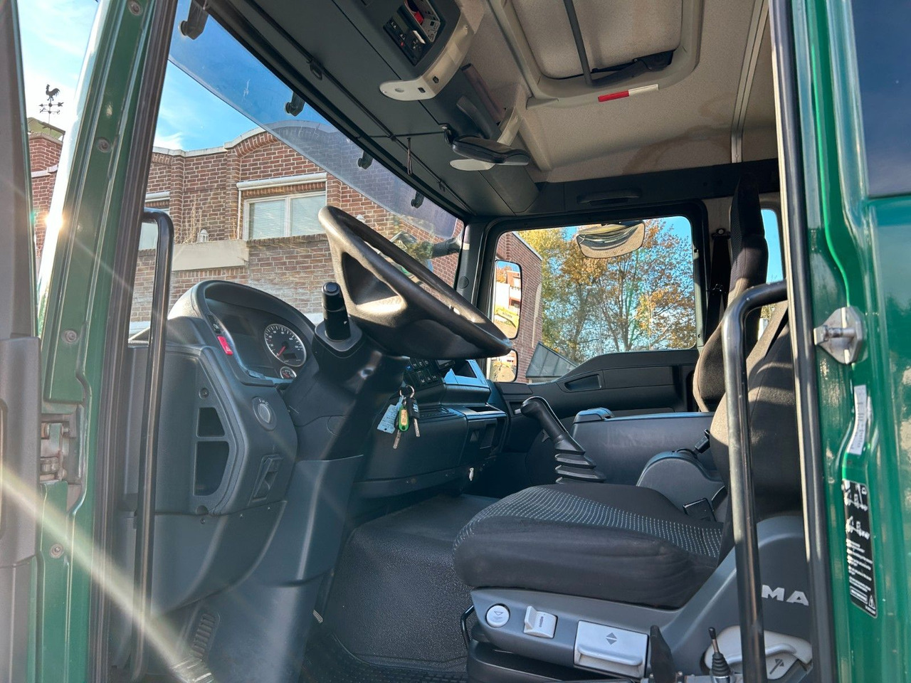 Hook lift truck MAN 12.250 Doppelkabine Abroller