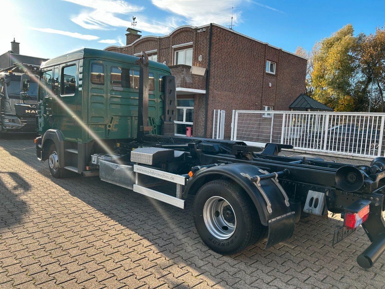 Hook lift truck MAN 12.250 Doppelkabine Abroller