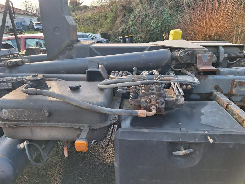 Hook lift truck MAN 18.285