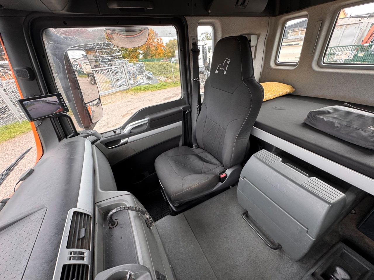 Hook lift truck MAN 26.40 6X2 Multilift Abroller