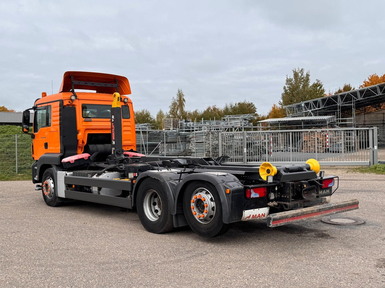 Hook lift truck MAN 26.40 6X2 Multilift Abroller