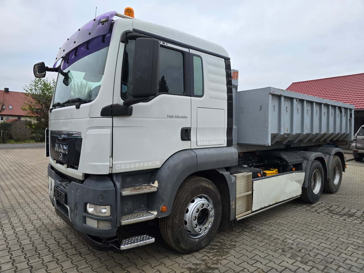 Hook lift truck MAN 28.400