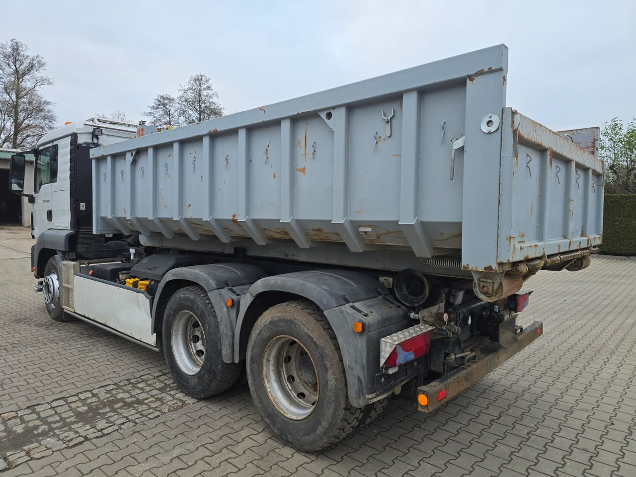 Hook lift truck MAN 28.400