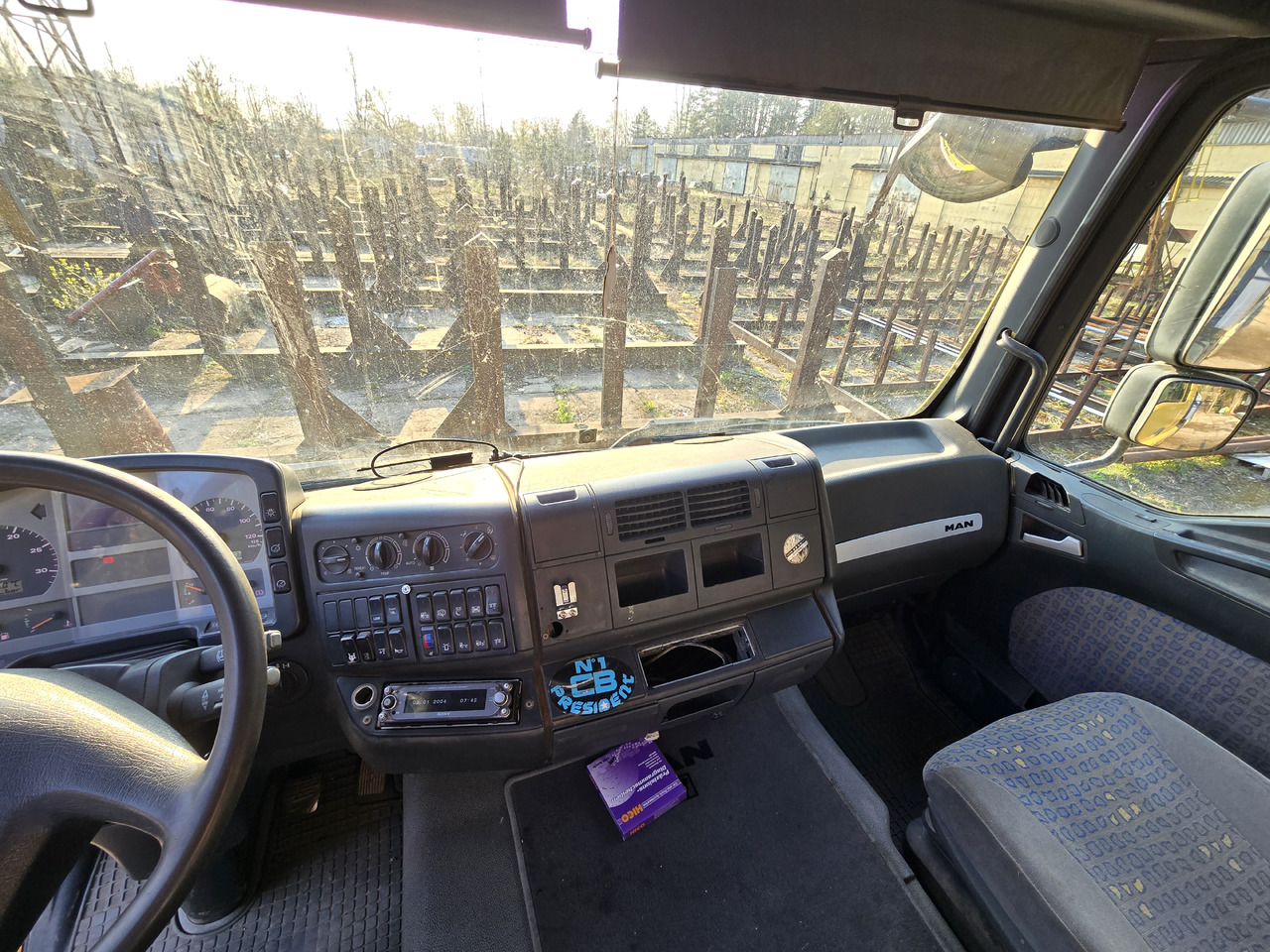 Hook lift truck MAN TGA 26.413