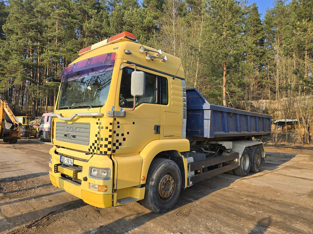 Hook lift truck MAN TGA 26.413