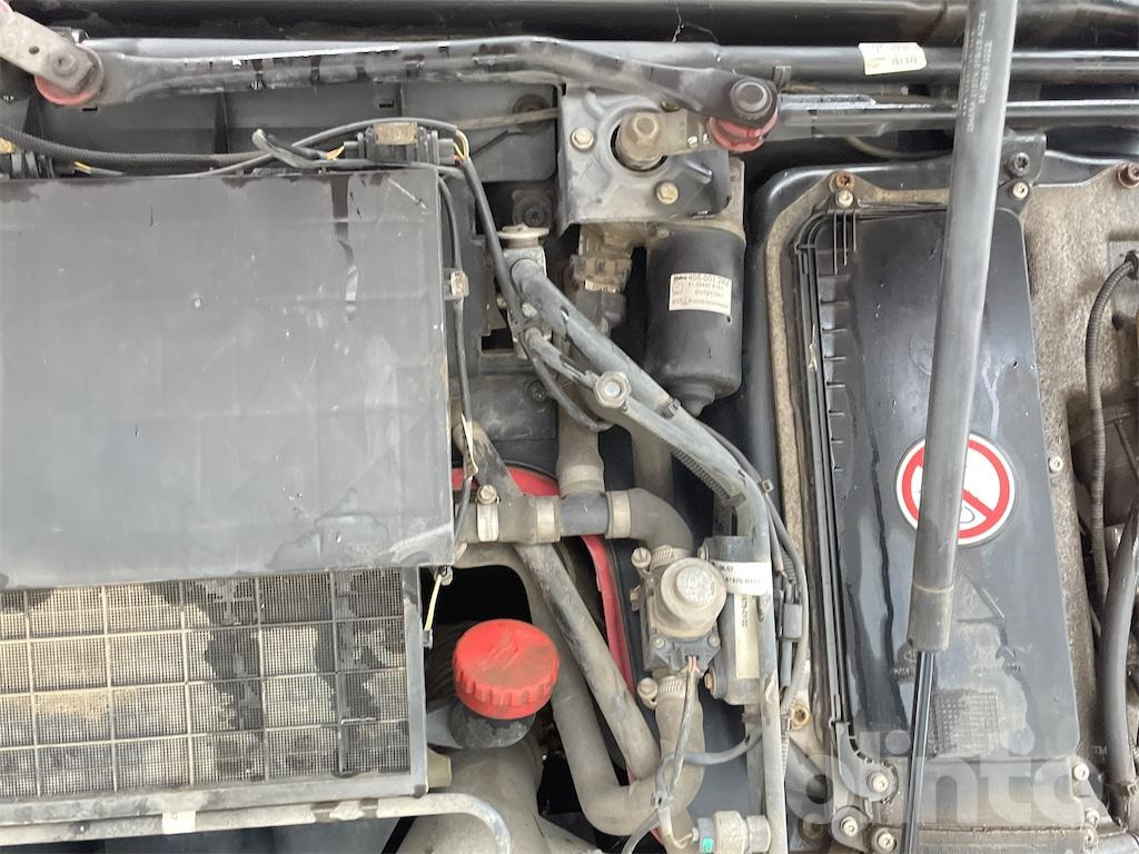 Hook lift truck MAN TGA 26.430 (2007)