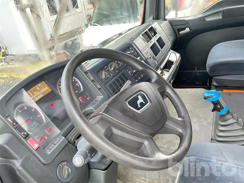 Hook lift truck MAN TGA 26.430 (2007)