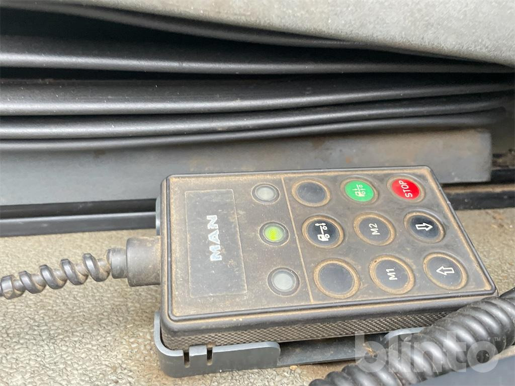 Hook lift truck MAN TGA 26.430 (2007)