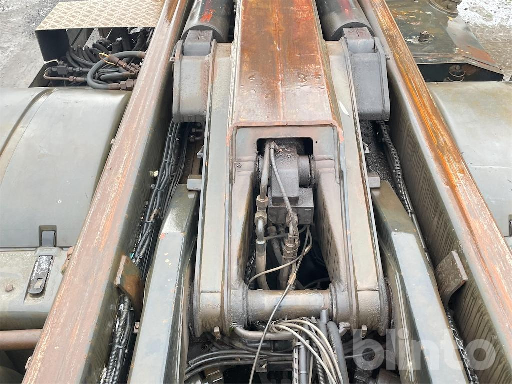 Hook lift truck MAN TGA 26.430 (2007)