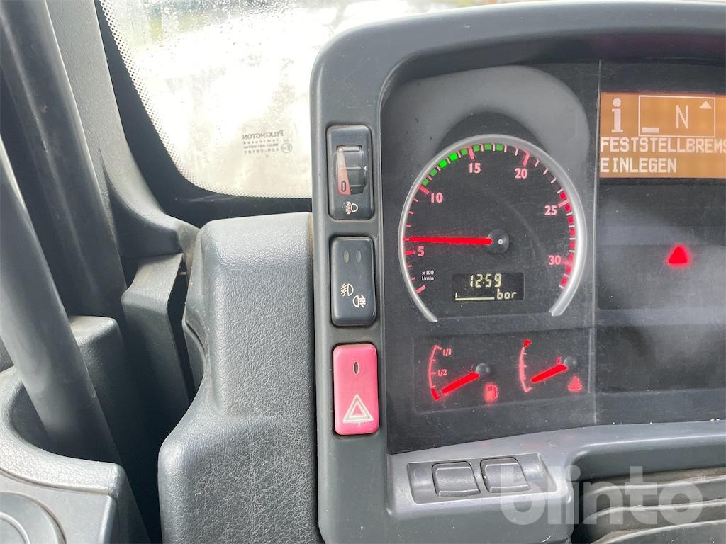 Hook lift truck MAN TGA 26.430 (2007)