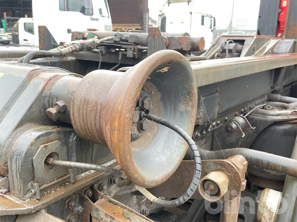 Hook lift truck MAN TGA 26.430 (2007)