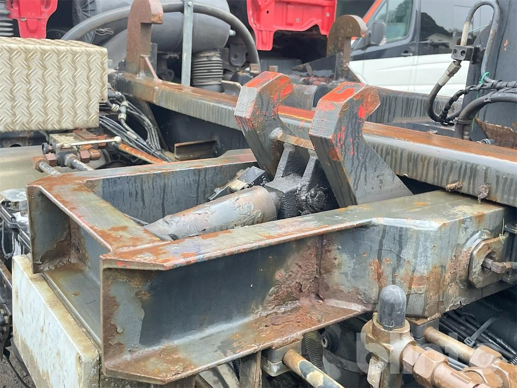 Hook lift truck MAN TGA 26.430 (2007)