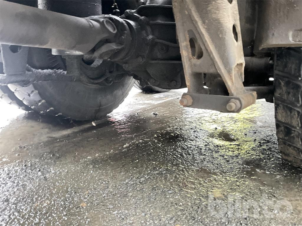 Hook lift truck MAN TGA 26.430 (2007)