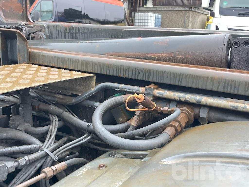 Hook lift truck MAN TGA 26.430 (2007)