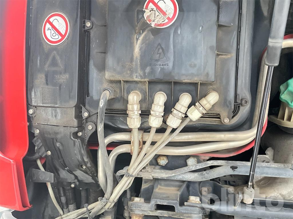 Hook lift truck MAN TGA 26.430 (2007)