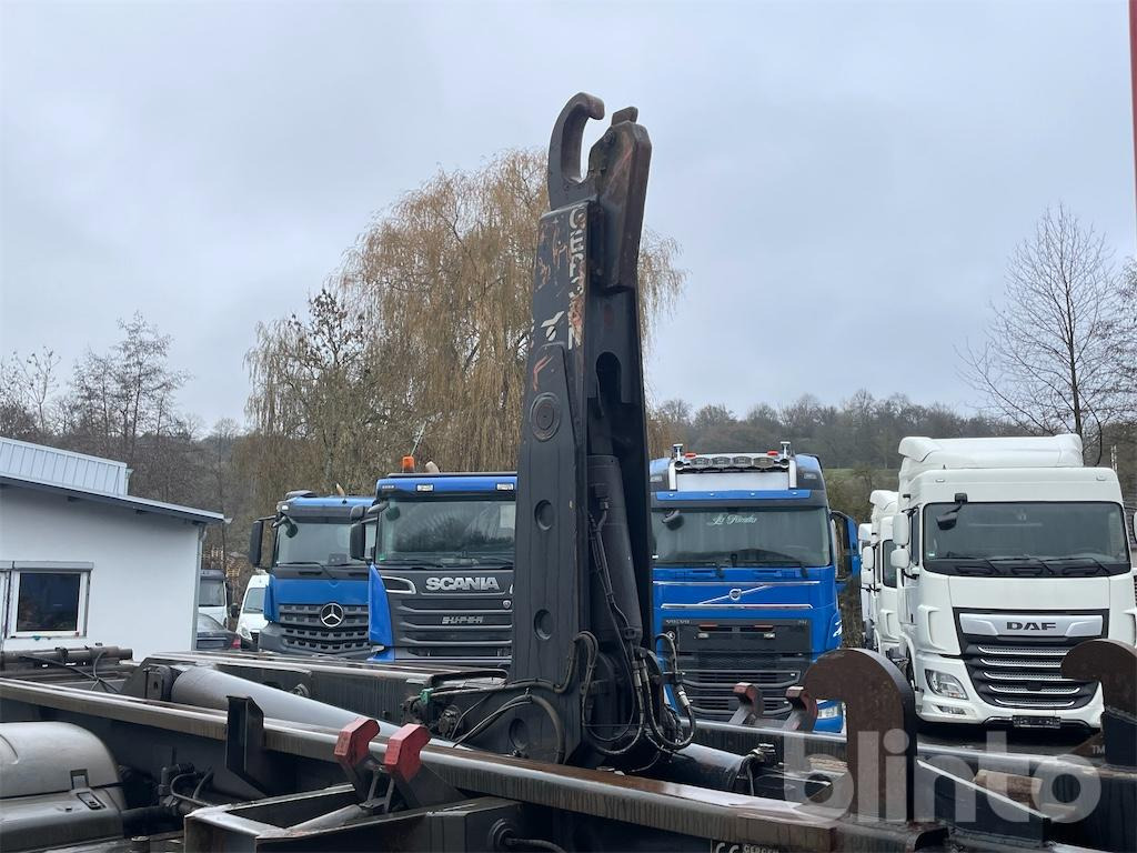 Hook lift truck MAN TGA 26.430 (2007)