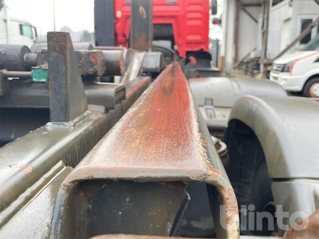 Hook lift truck MAN TGA 26.430 (2007)