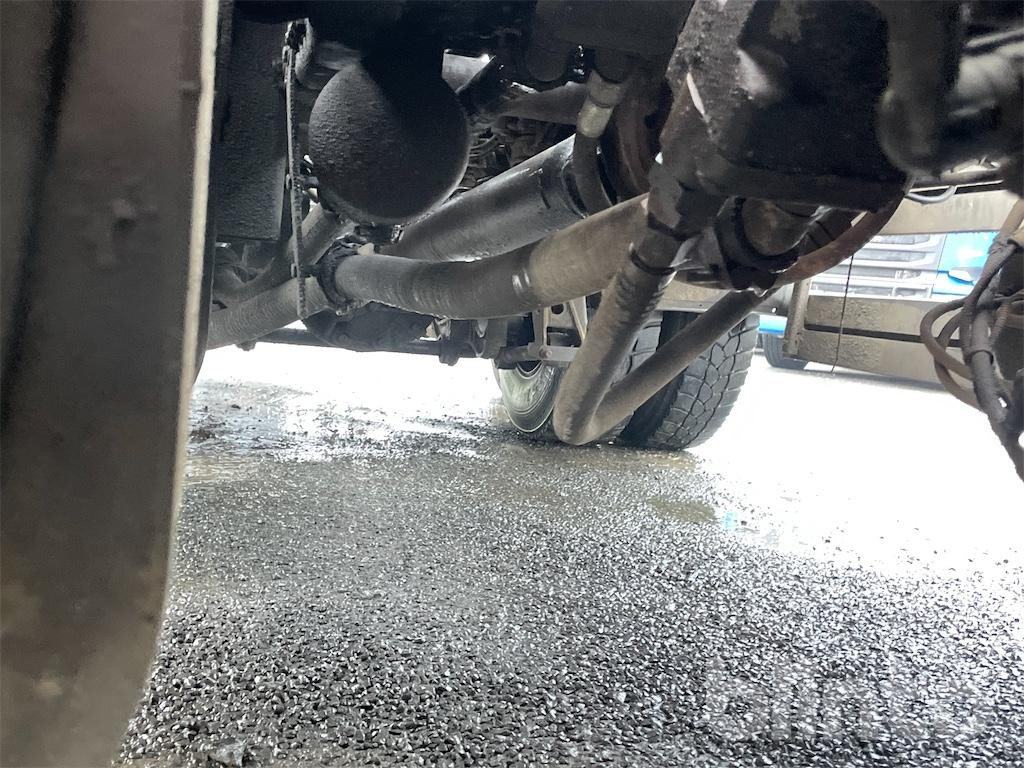 Hook lift truck MAN TGA 26.430 (2007)