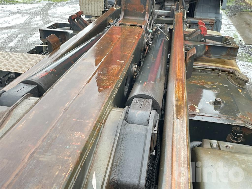 Hook lift truck MAN TGA 26.430 (2007)