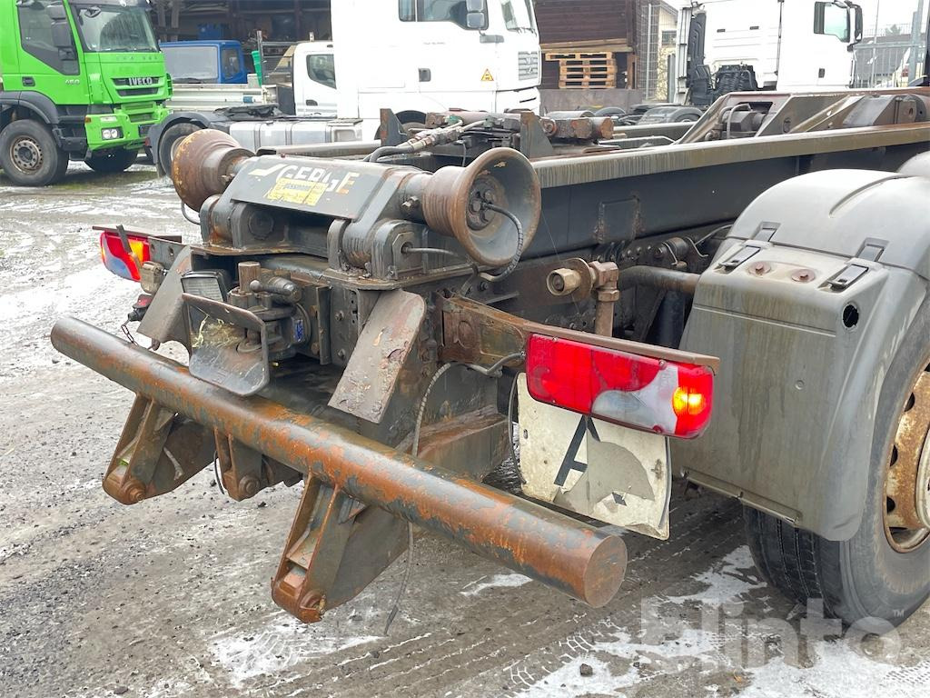 Hook lift truck MAN TGA 26.430 (2007)