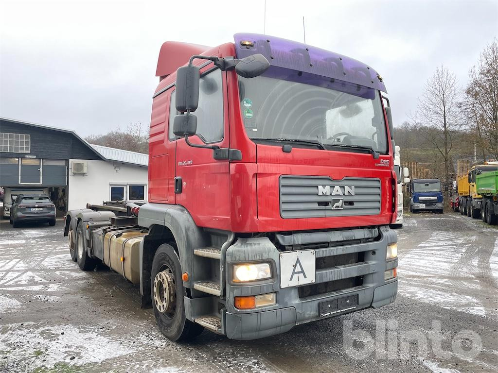 Hook lift truck MAN TGA 26.430 (2007)