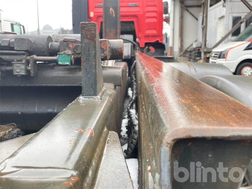 Hook lift truck MAN TGA 26.430 (2007)