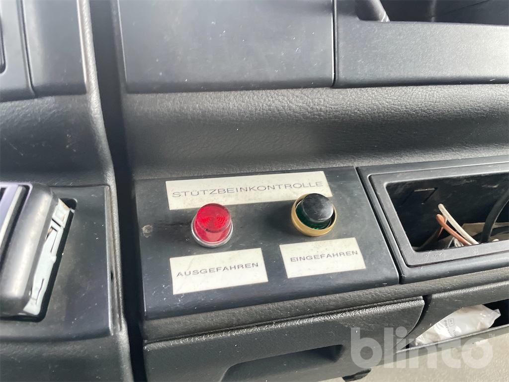 Hook lift truck MAN TGA 26.430 (2007)