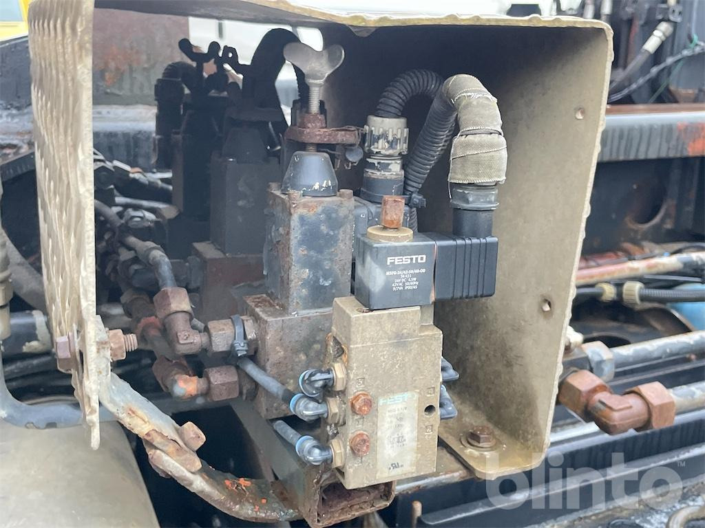 Hook lift truck MAN TGA 26.430 (2007)