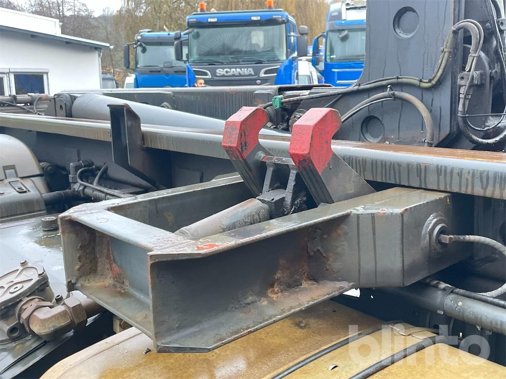 Hook lift truck MAN TGA 26.430 (2007)